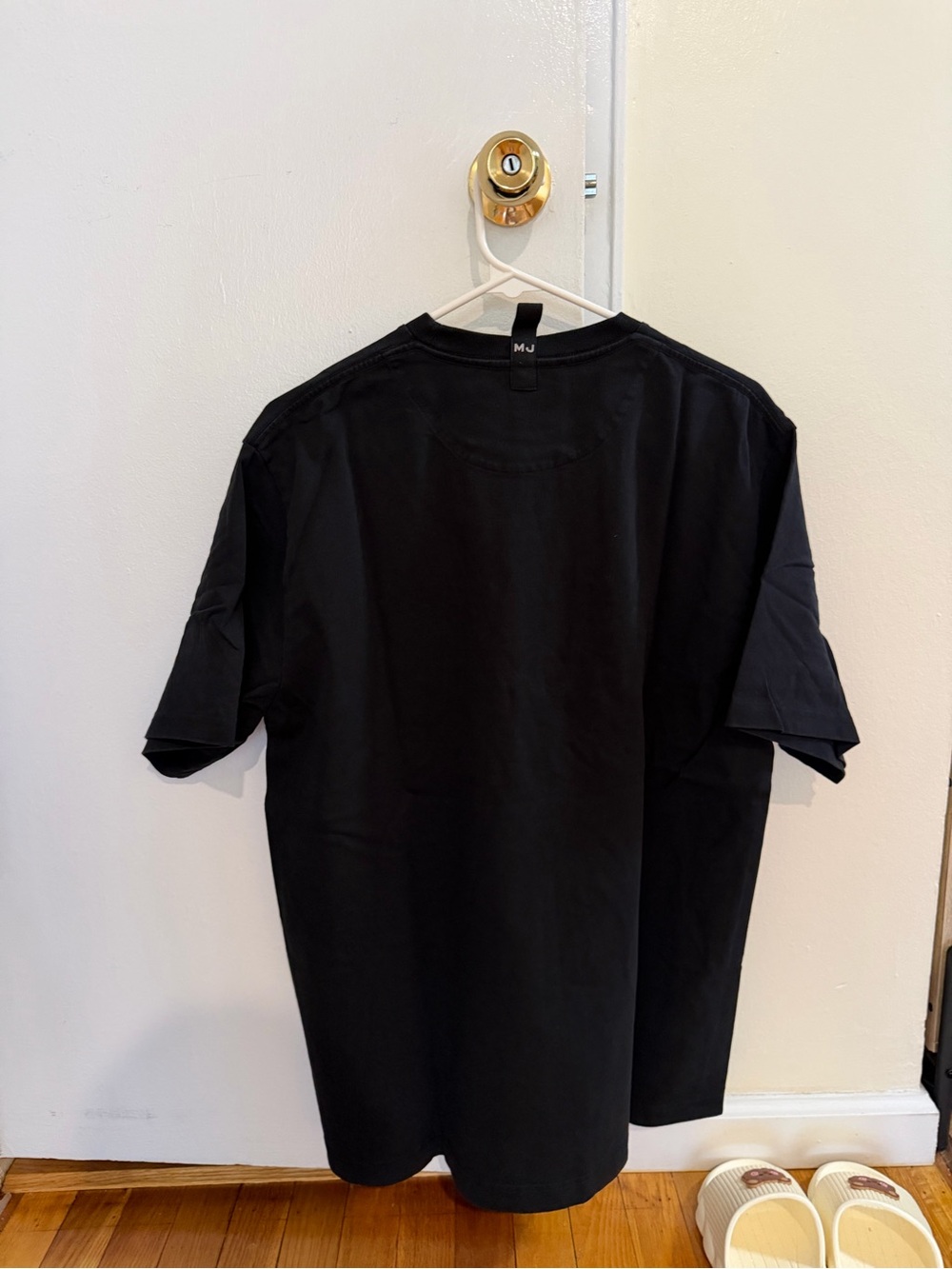 Marc Jacobs Black Crewneck Tee with White Logo - Picture 3 of 3